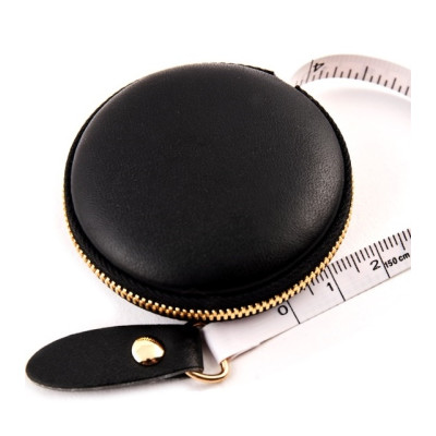Svinovací metr 150 cm v koženkovém pouzdru se zlatým zipem Hemline Gold