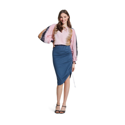 Střih Burda 5811, návod k šití: sukně s gumou v pase a stahováním na boku, mini sukně