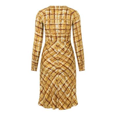 Střih Burda 5777, návod k šití: šaty s rozšířenou sukní, midi šaty, koktejlové šaty