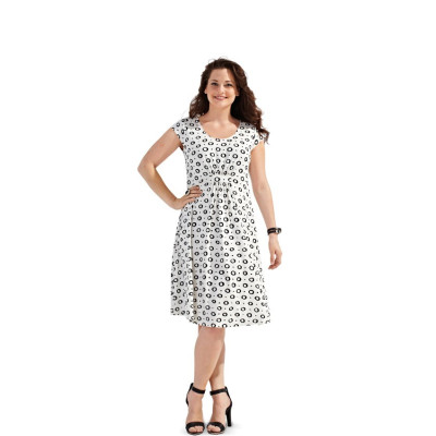 Střih Burda číslo 7100 volné tričkové šaty pro plnoštíhlé